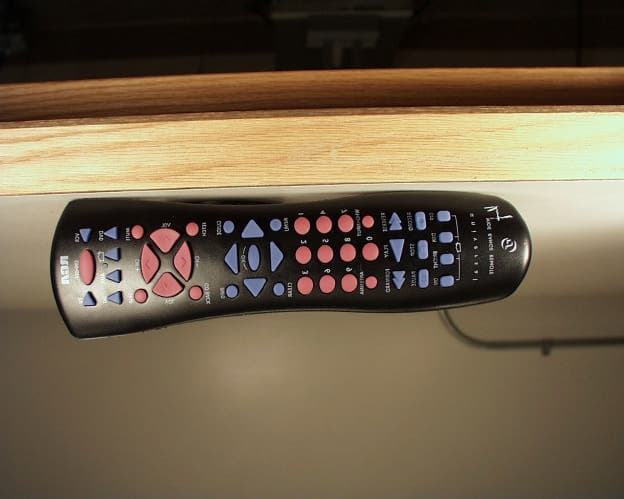 RF Remote Control for Satellite Receiver - FCC ID G95REM002 - Vantiva USA LLC
