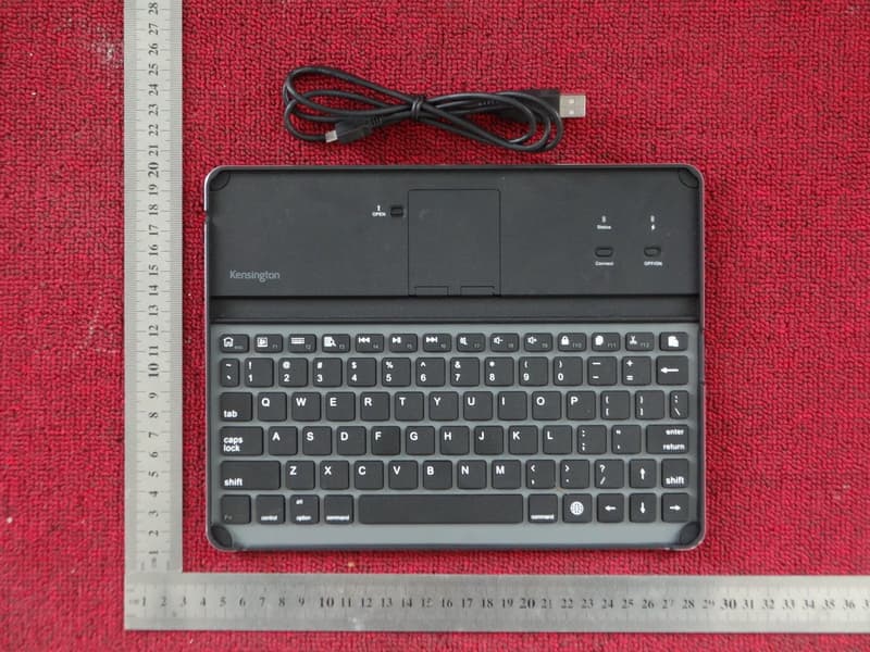 Tablet Case with Bluetooth� Keyboard - FCC ID GV3M01216 - ACCO Brands, Inc.