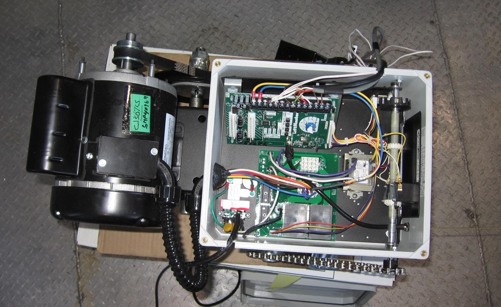 Commercial Door Operator - FCC ID HBW1D8075 - Chamberlain Group LLC, The
