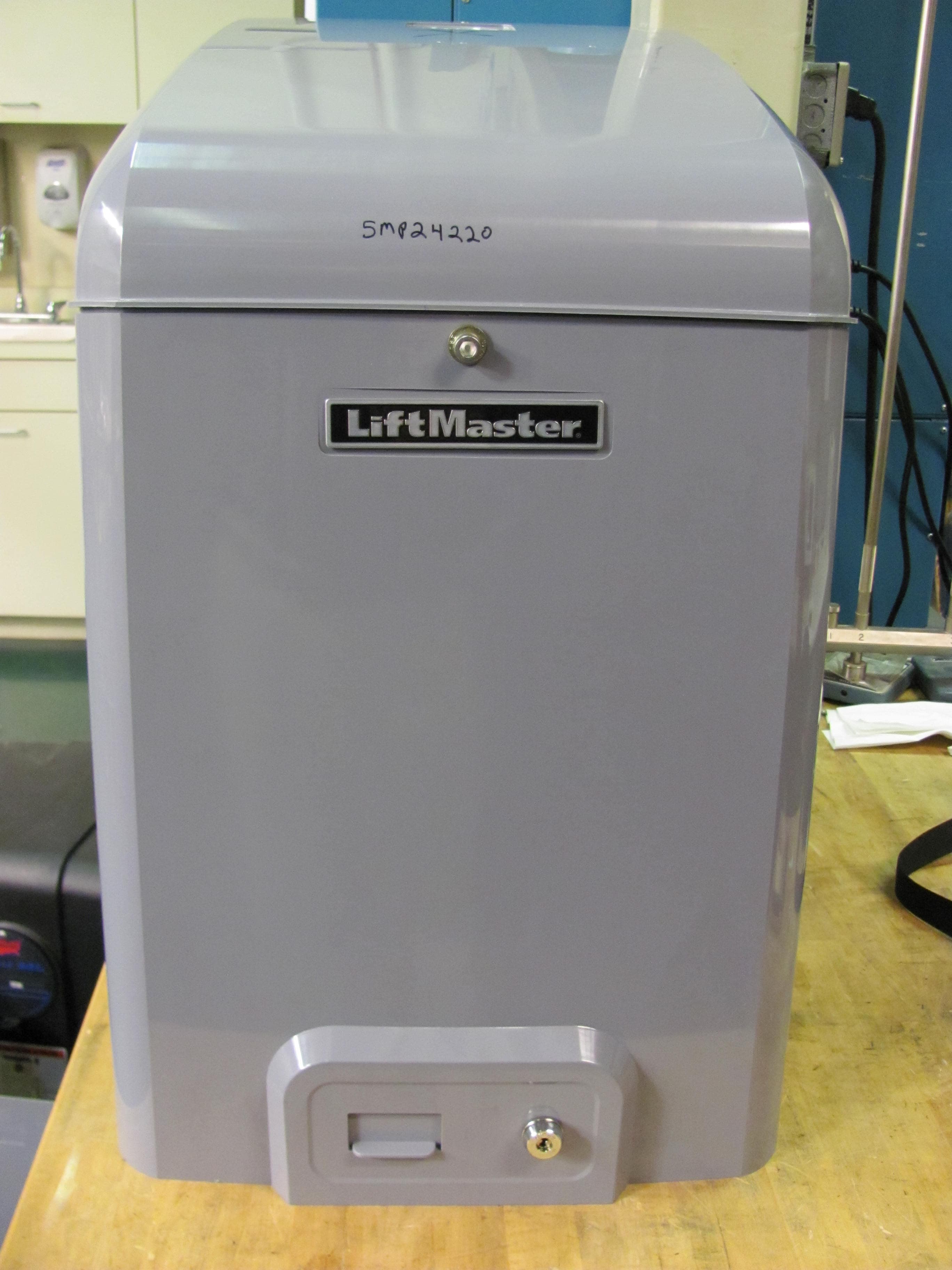 Part 15 Spread Spectrum Transmitter Transceiver - FCC ID HBW6597 - Chamberlain Group LLC, The