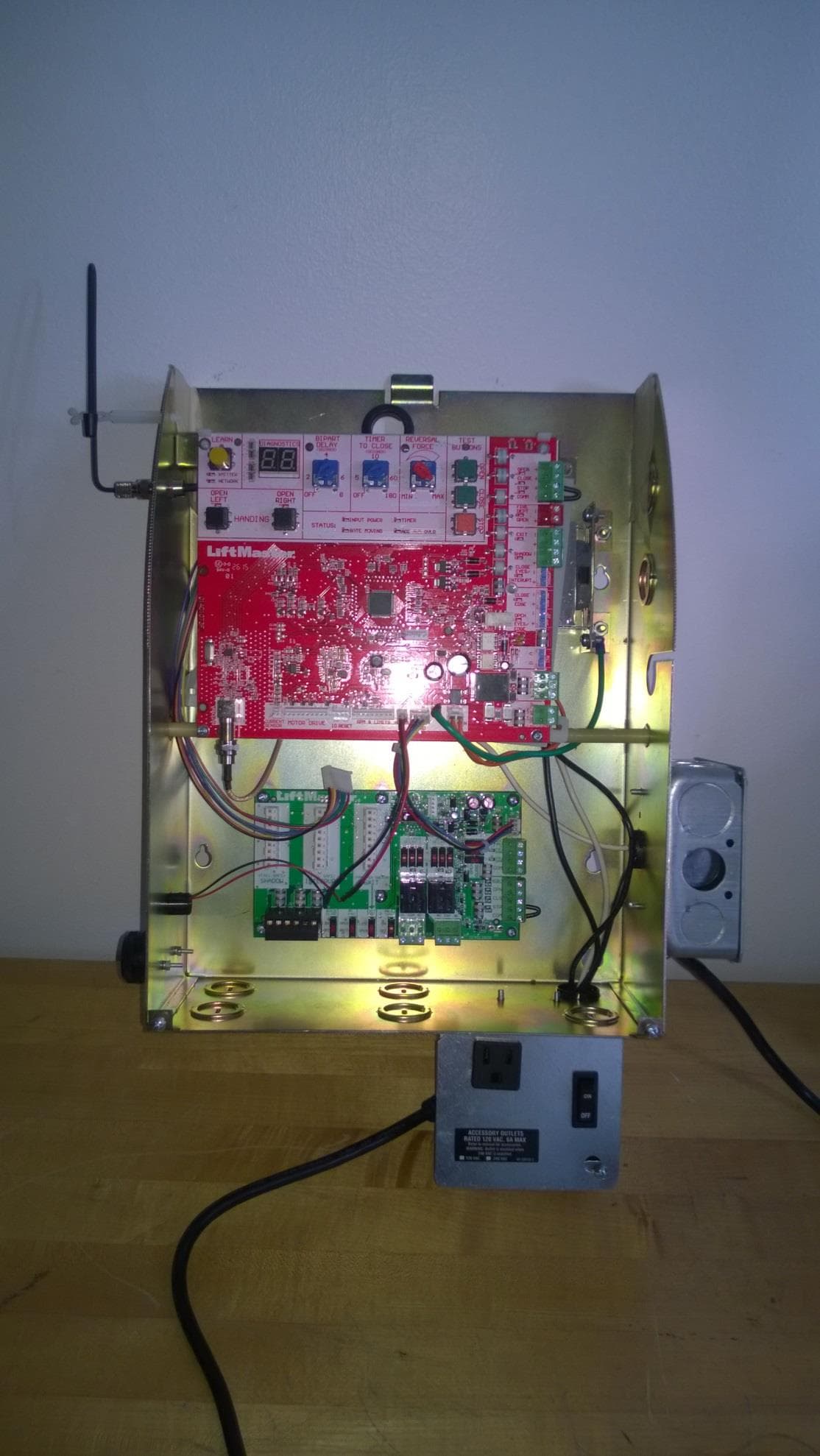 Gate Operator Ebox Assembly - FCC ID HBW6761 - Chamberlain Group LLC, The