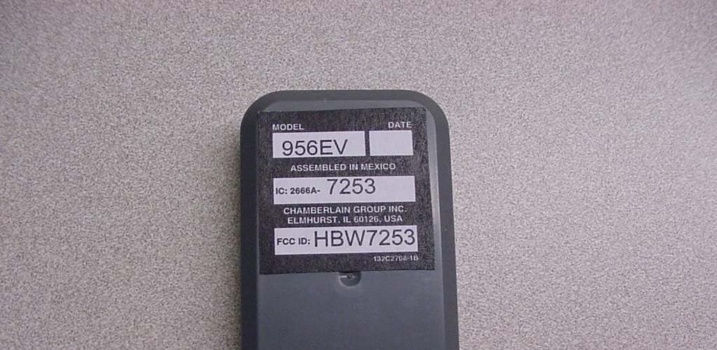 Remote Control Transmitter - FCC ID HBW7253 - Chamberlain Group LLC, The