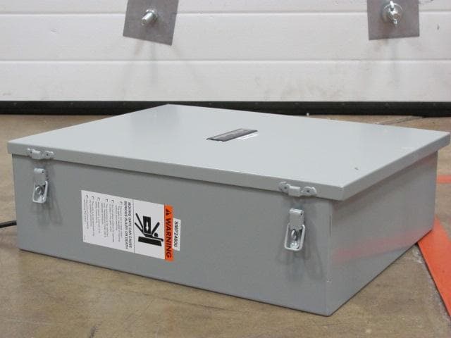 Linear gate operator w/ 900MHz FHSS transceiver - FCC ID HBW7545 - Chamberlain Group LLC, The