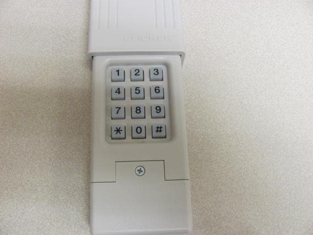 FCC Part 15 Remote Control Transmitter - FCC ID HBW7938 - Chamberlain Group LLC, The