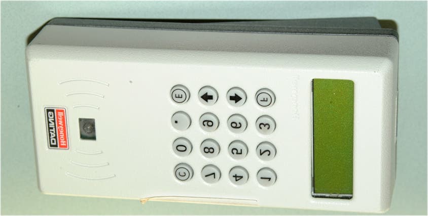 Temakey Compact Terminal - FCC ID HS9-RTU-K03 - Ademco Inc