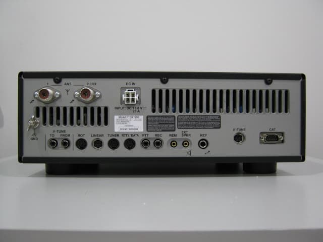 HF/50 MHz Transceiver - FCC ID K6620581X50 - Yaesu Musen Co., Ltd.