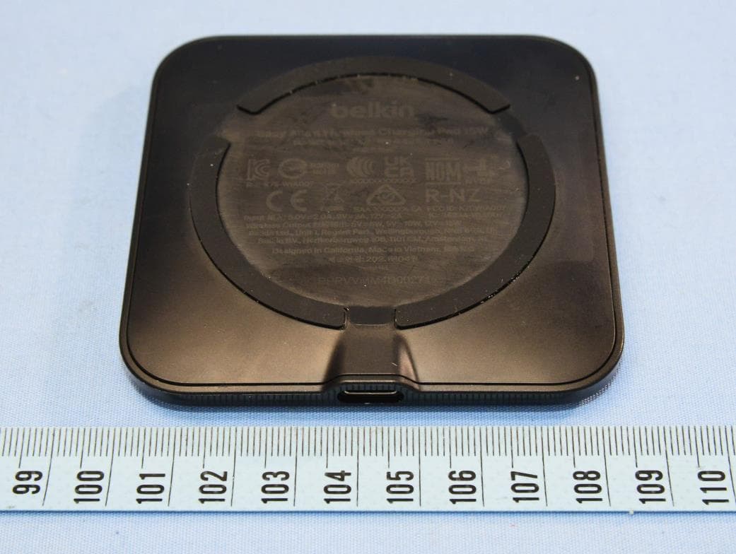 BoostCharge Pro Universal Easy Align Wireless Charging Pad 15W - FCC ID K7SWIA007 - Belkin International, Inc.