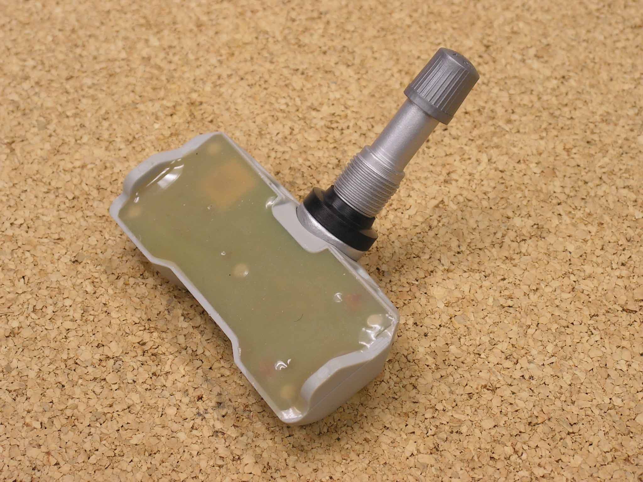 Security/Remote Control Transmitter - FCC ID KOBHT13BTPM - Lear Corporation