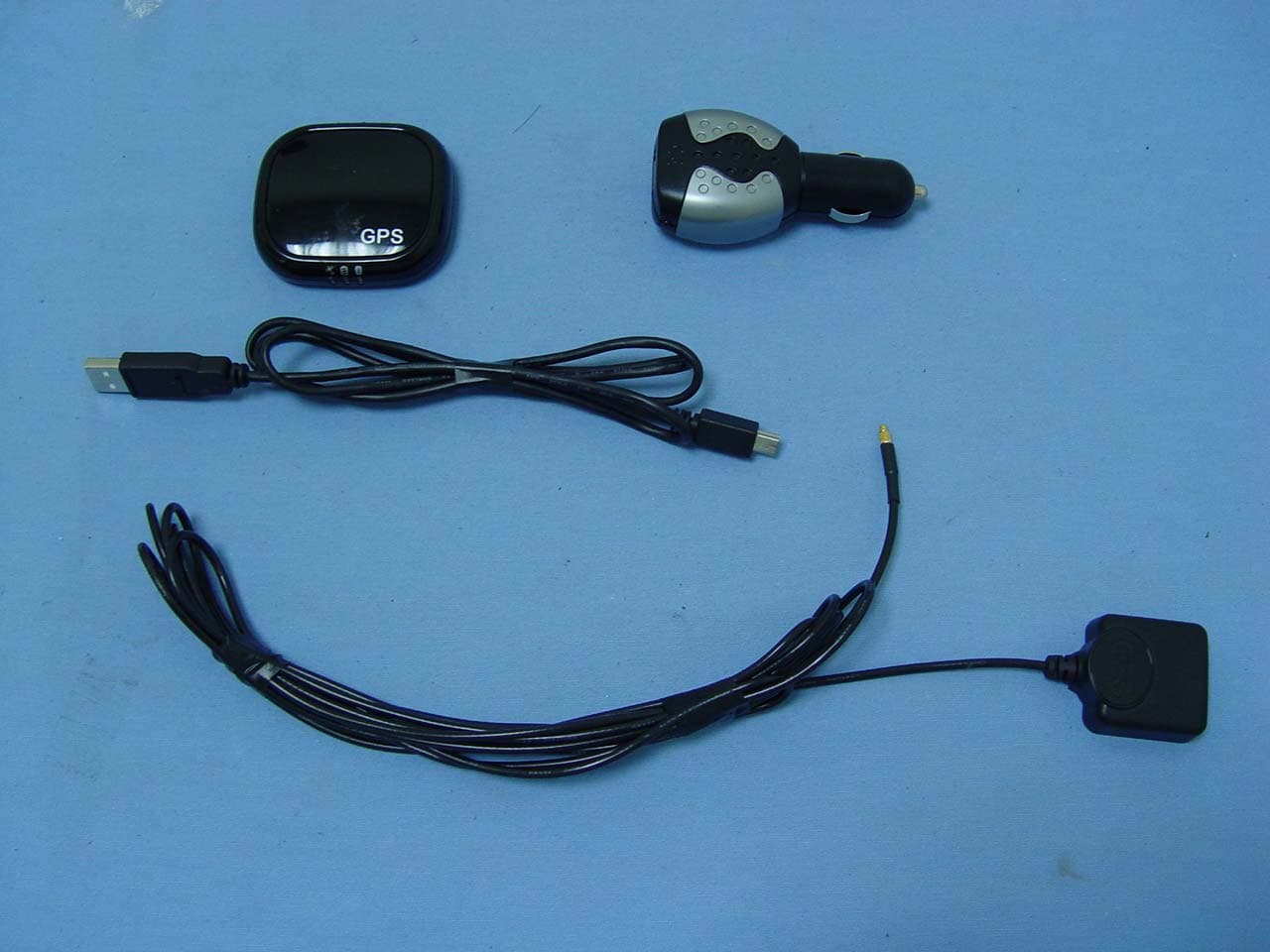 Bluetooth GPS Receiver - FCC ID NUOUT-106 - Unixtar Technology