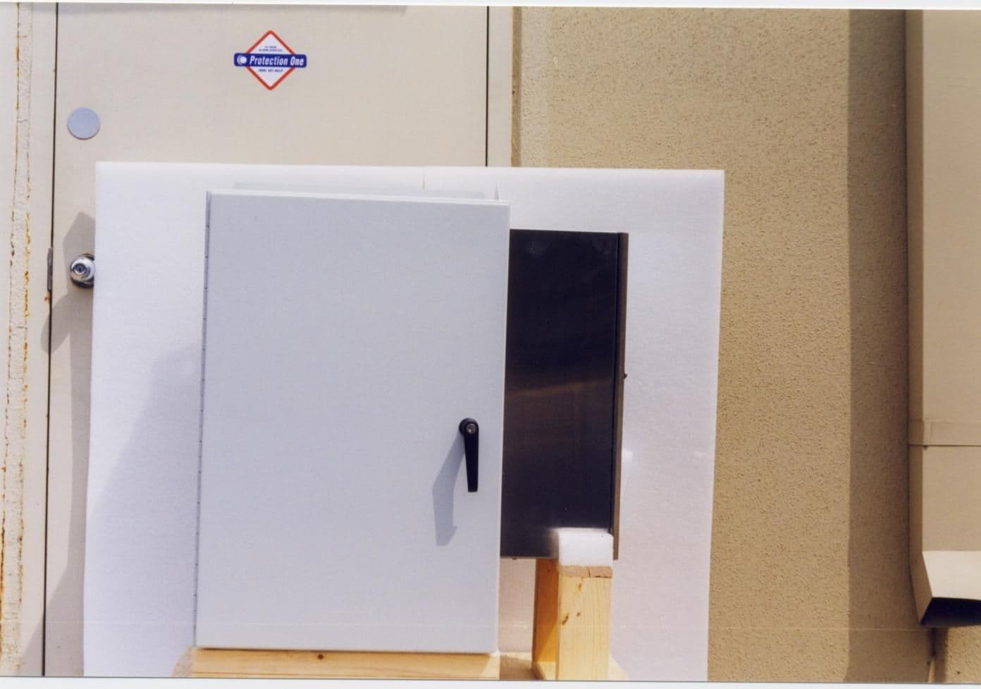 ESMR Antenna Extender - FCC ID NUW050SEKO8 - EMS Technologies Inc