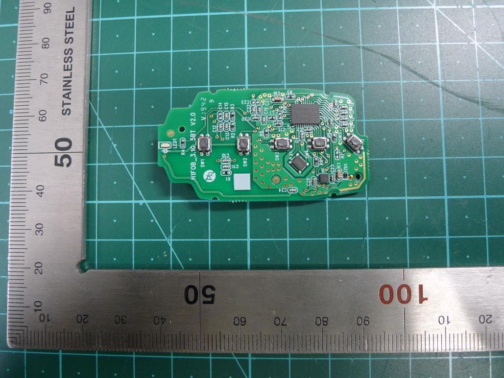 Remote Keyless Entry Transmitter - FCC ID NYOMBEC5FOB2004 - MOBASE ELECTRONICS CO., LTD.