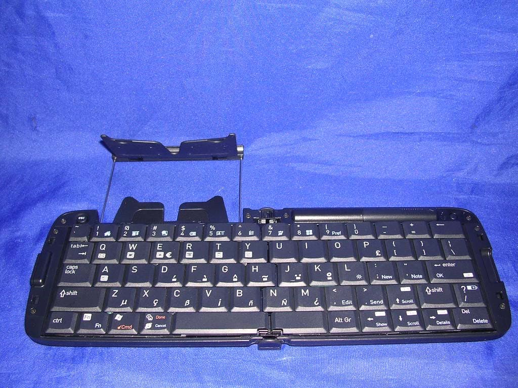 Bluetooth Foldable Keyboard - FCC ID O62G990 - Darfon Electronics Corp