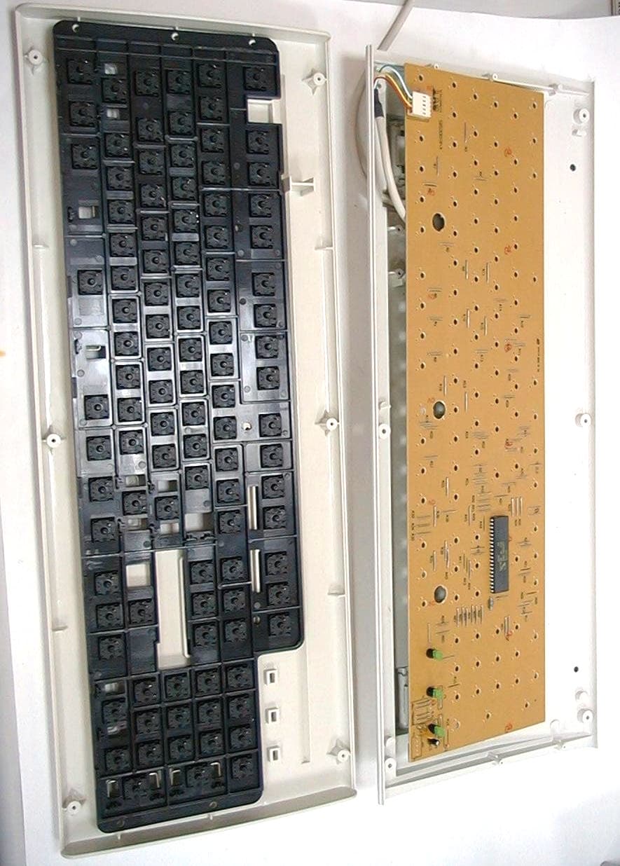 Tamil/English Keyboard - FCC ID OSCTVSGOLD104 - TVS Electronics Limited