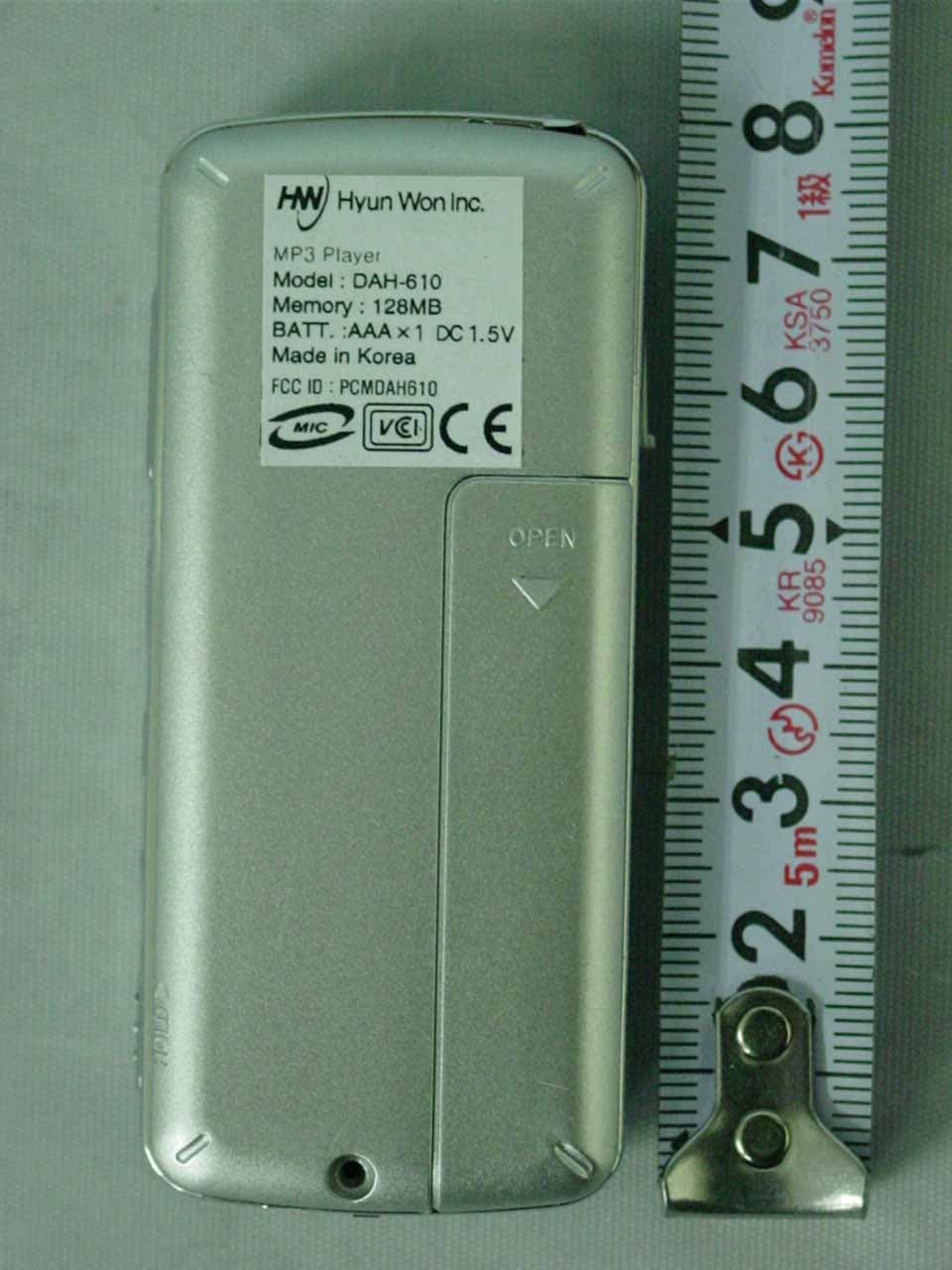MP3 Player with FM Radio - FCC ID PCMDAH610 - Hyun Won Inc.