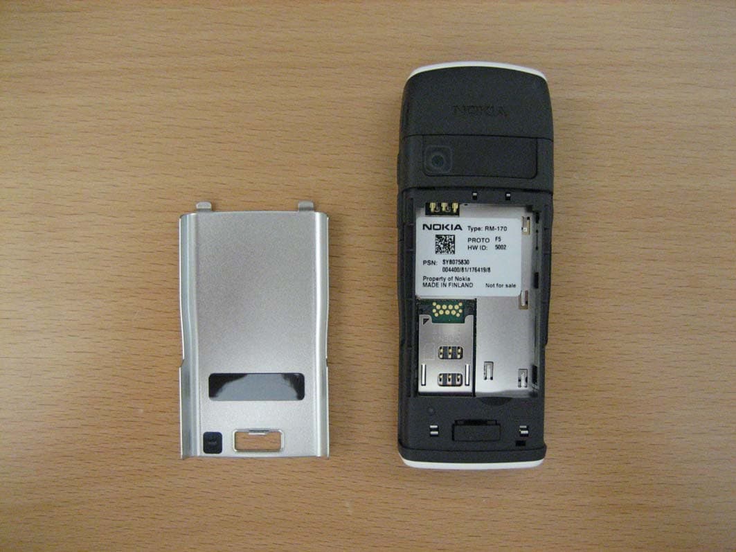 GSM 850/900/1800/1900MHz Cellphone w/BT - FCC ID PDNRM-170 - Microsoft Corporation