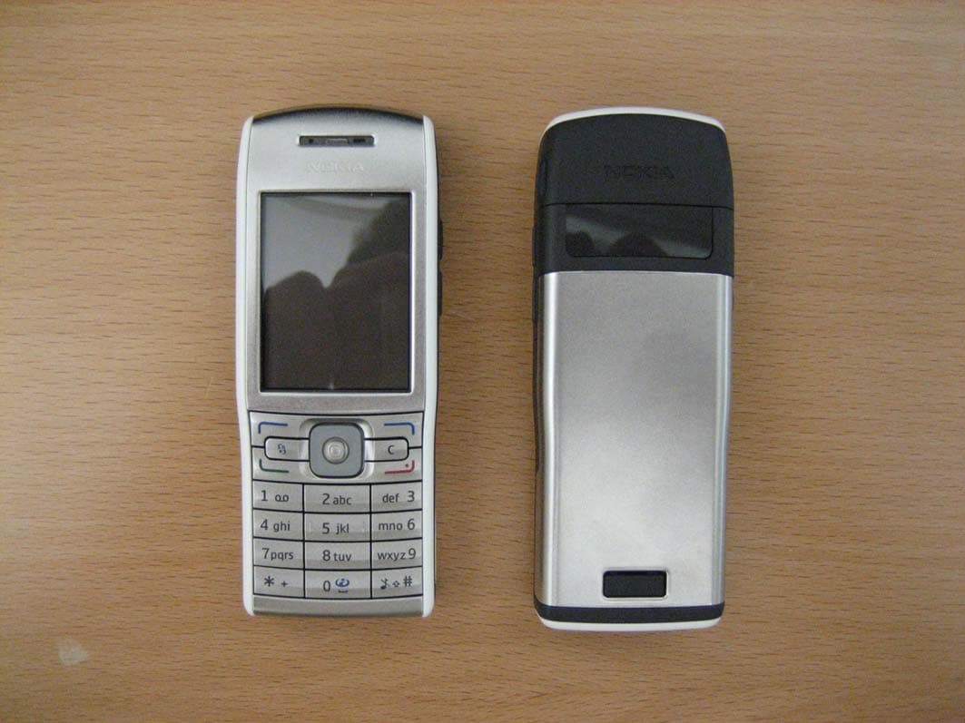 GSM 850/900/1800/1900MHz Cellphone w/BT - FCC ID PDNRM-171 - Microsoft Corporation