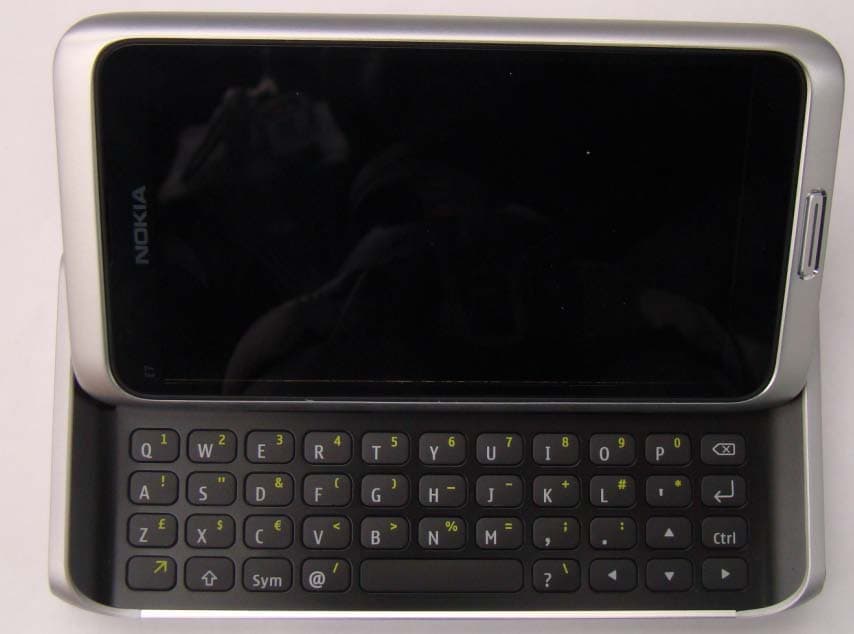 GSM/WCDMA cellular phone w/BT and WLAN - FCC ID PDNRM-626 - Microsoft Corporation