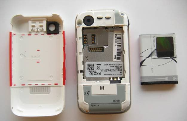 GSM 900/1800/1900 Cellular Telephone w/ BT - FCC ID PPIRM-146 - Microsoft Corporation