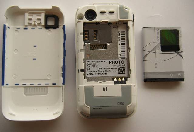 GSM 850/1800/1900MHz Cellphone w/BT - FCC ID PPIRM-181 - Microsoft Corporation