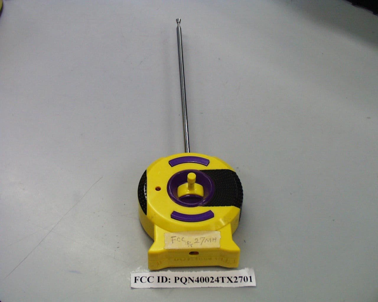 Remote Controlled Toy Air-plane - FCC ID PQN40024TX2702 - Spin Master Toys Far East Ltd.