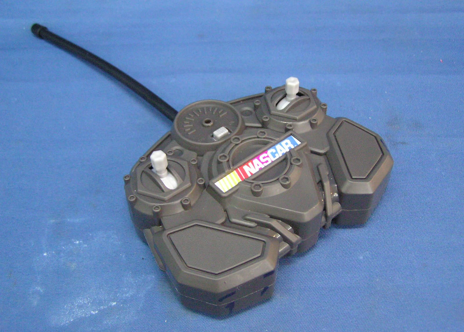 NASCAR 1/24TH RF - FCC ID PQN44422TX27MHZ - Spin Master Toys Far East Ltd.