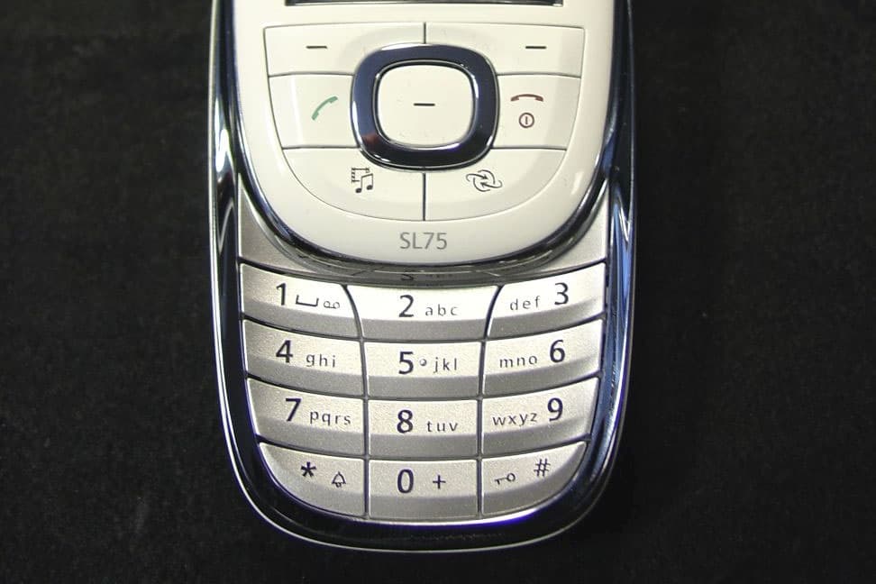 Tri-Band GSM Mobile Phone with BT - FCC ID PWX-SL75 - BenQ Mobile GmbH & Co. OHG
