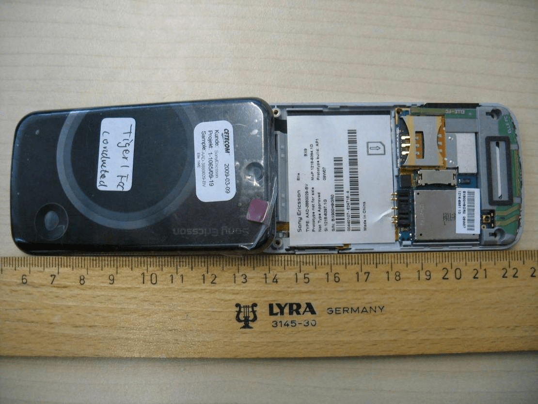 GSM 850/900/1800/1900 GPRS / EDGE / UMTS FDD1 HSDPA mobile phone with Bluetooth, FM receiver - FCC ID PY7A3880029 - Sony Corporation
