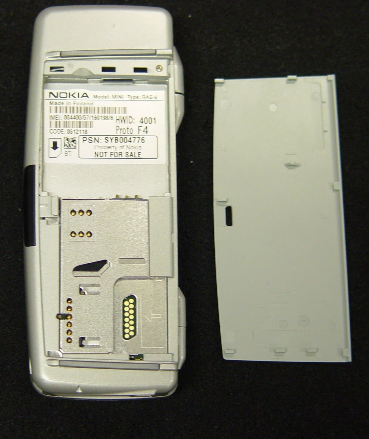 GSM 900/1800/1900 Phone with Bluetooth - FCC ID PYARAE-6 - Microsoft Corporation