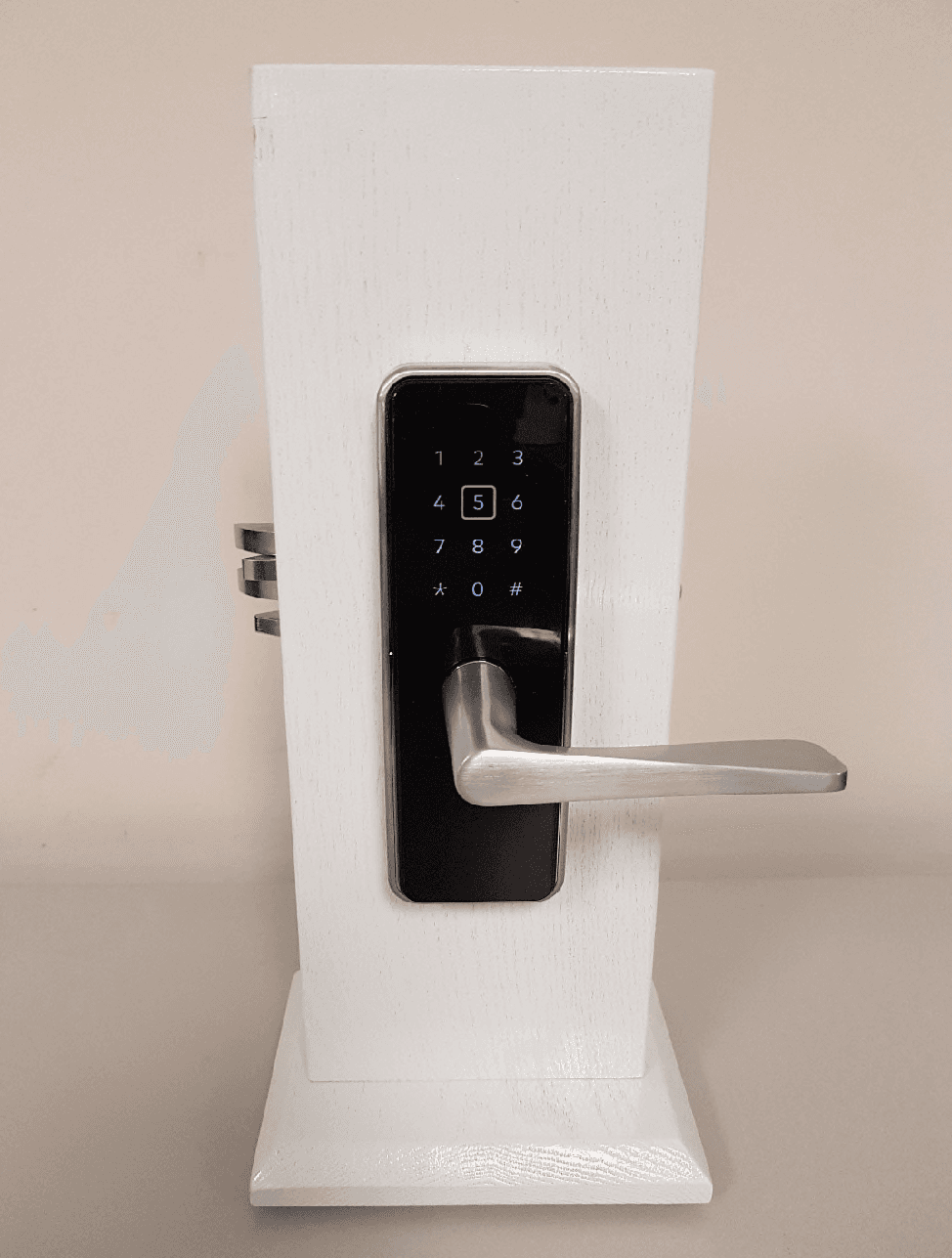Saffire EVO LZ is a radio activated door lock. It offers cloud-connection via Wi-Fi, RFID and Bluetooth. - FCC ID Q8SSAFFIREEVOM - dormakaba Canada Inc.
