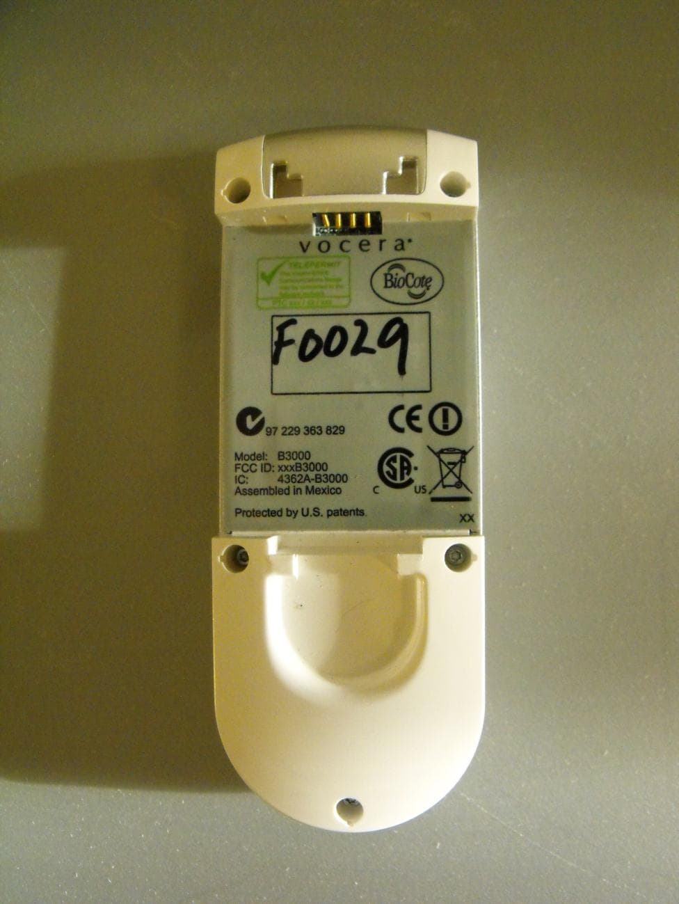 The Vocera B3000 is a hands-free VOIP Communication Device using 802.11b/g and bluetooth - FCC ID QGZB3000 - Vocera Communications