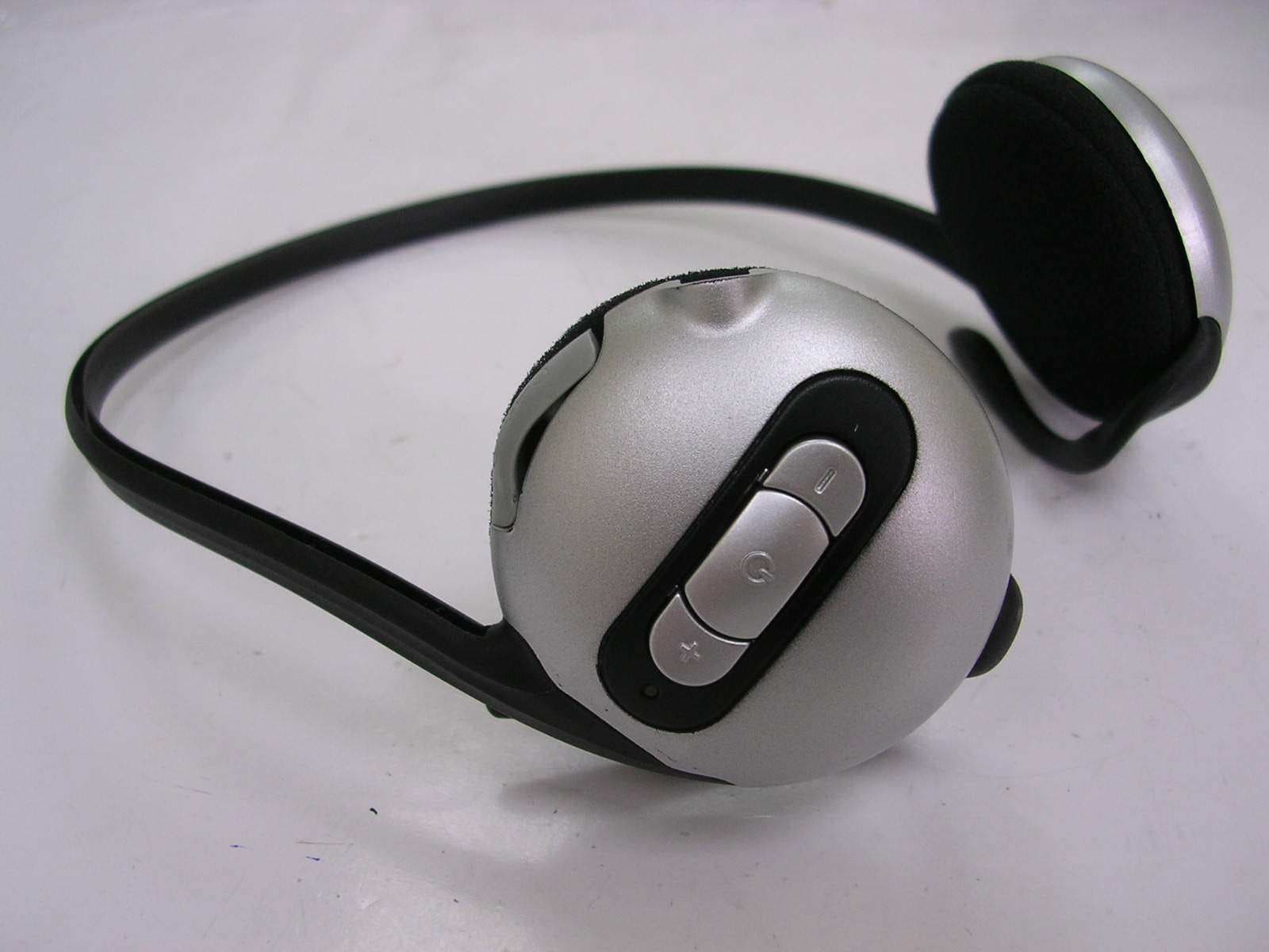 Bluetooth Headphone - FCC ID QLM0090410 - Antonio Precise Products Manufactory Ltd.