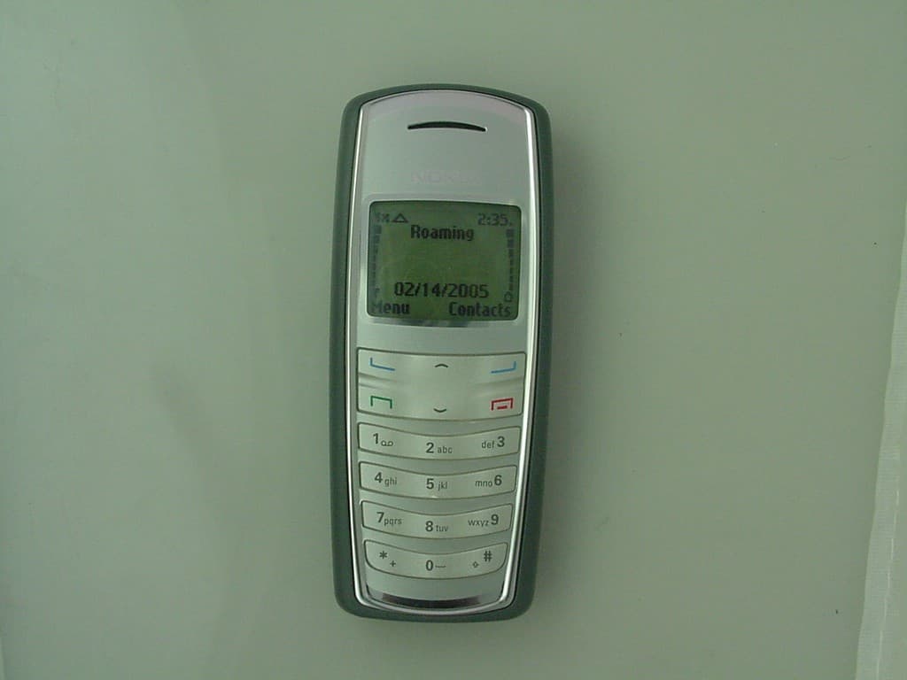 CDMA 800 Cellular Phone - FCC ID QMNRH-77 - Microsoft Corporation