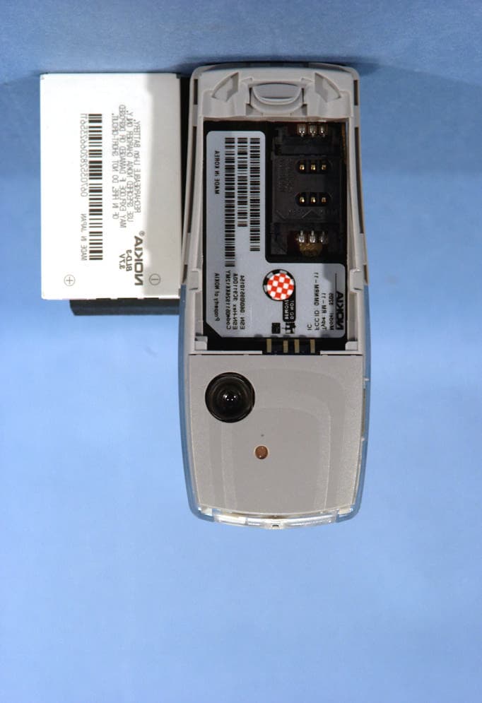 Tri-Mode Dual-Band Analog/ PCS Phone (AMPS/CDMA) - FCC ID QMNRM-11 - Microsoft Corporation