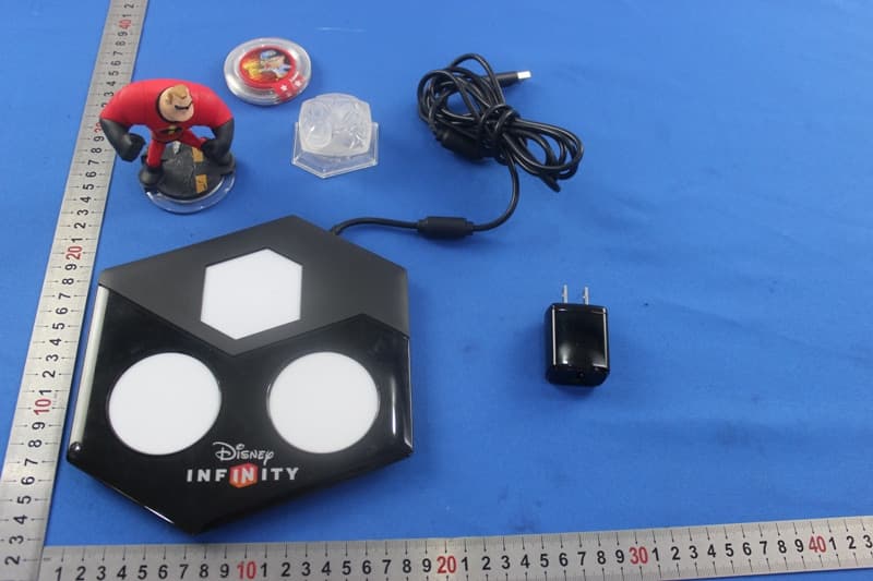 Disney Infinity Base INF-8040889 - FCC ID QOF-8040889 - Disney Interactive Studios, Inc.