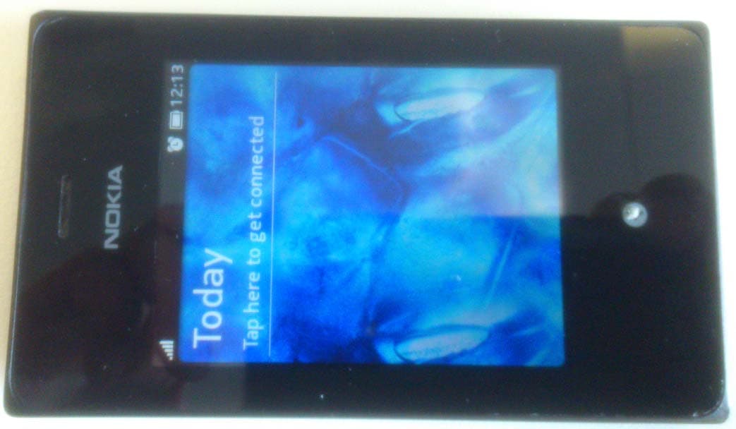GSM cellular phone w/BT and WLAN - FCC ID QTLRM-972 - Microsoft Corporation