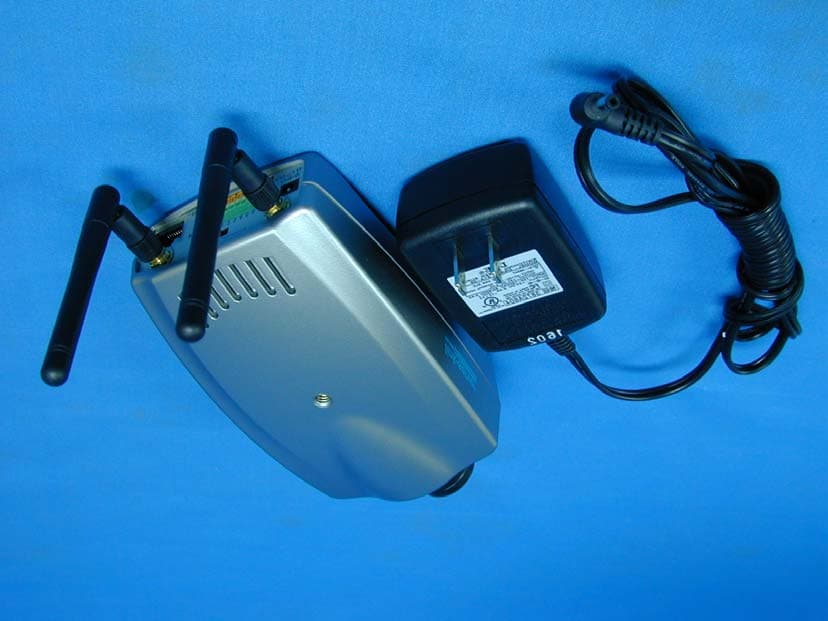 Wireless Internet Camera - FCC ID QTRCAS10001 - Cellvision Systems Inc.