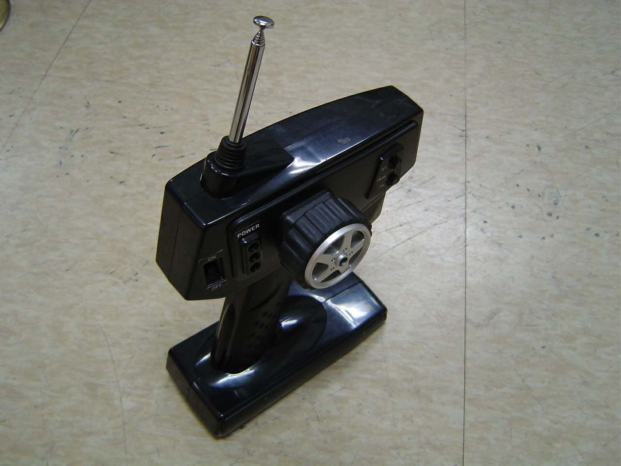 26.96-27.28 MHz WIRELESS R/CTX - FCC ID QW7GB03XX - Hobbyengine Model Ltd.