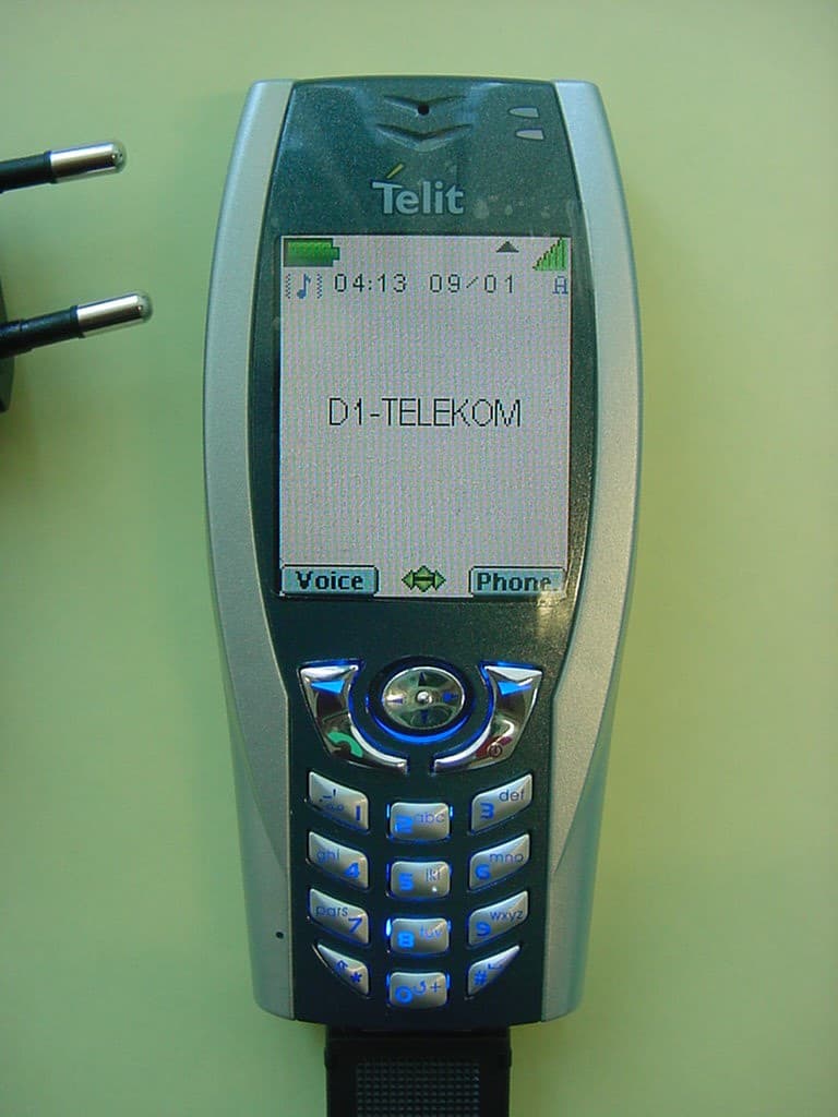 Tri-band GSM/GPRS PCS Phone - FCC ID RI7G83 - Telit Communications S.p.A.