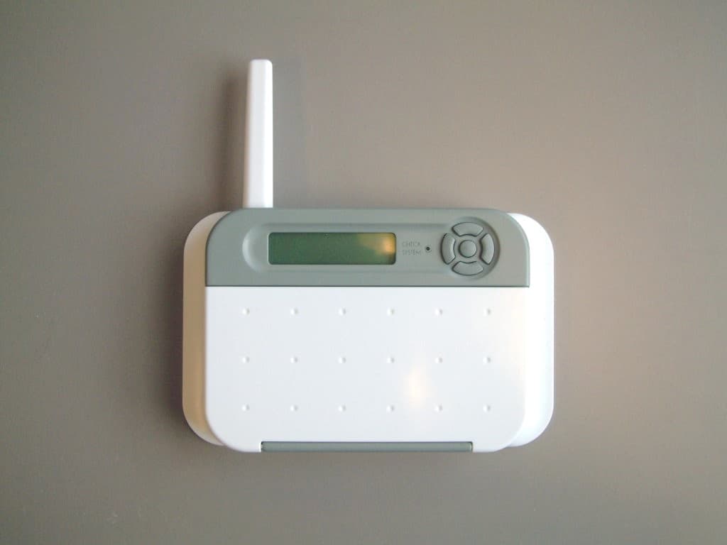 902-927 MHz Frequency Hopping Radio Module - FCC ID RNW-MD-FH-09-01 - Hayward Industries, Inc.