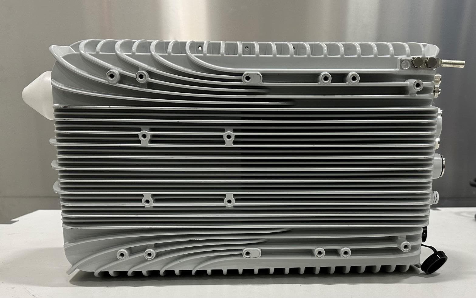 LTE Base Station - FCC ID ROR0013 - Blinq Networks Inc.
