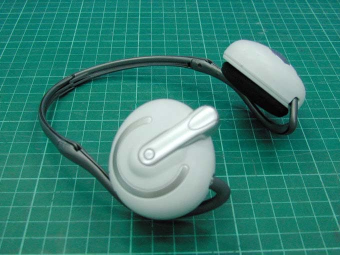 BLUETOOTH EARPHONE - FCC ID RU5AWBSH3 - Asia Pacific Microsystems, Inc.