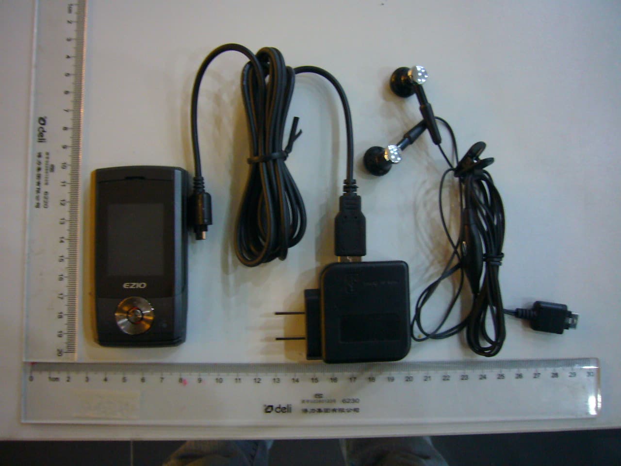 Tri-Band GSM 850/1800/1900 MHz Mobile Phone - FCC ID RV2MASS2 - Ezze Mobile Tech., Inc.