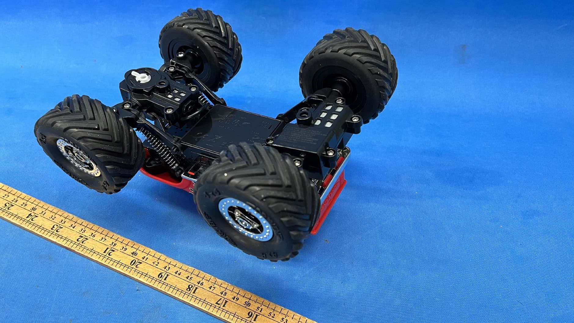R/C Monster Truck - Waves (WH1265, WH1265Z), R/C Monster Truck - BLAZE (WH1267, WH1267Z) - FCC ID SLU22D24R13 - Maison Battat Inc.