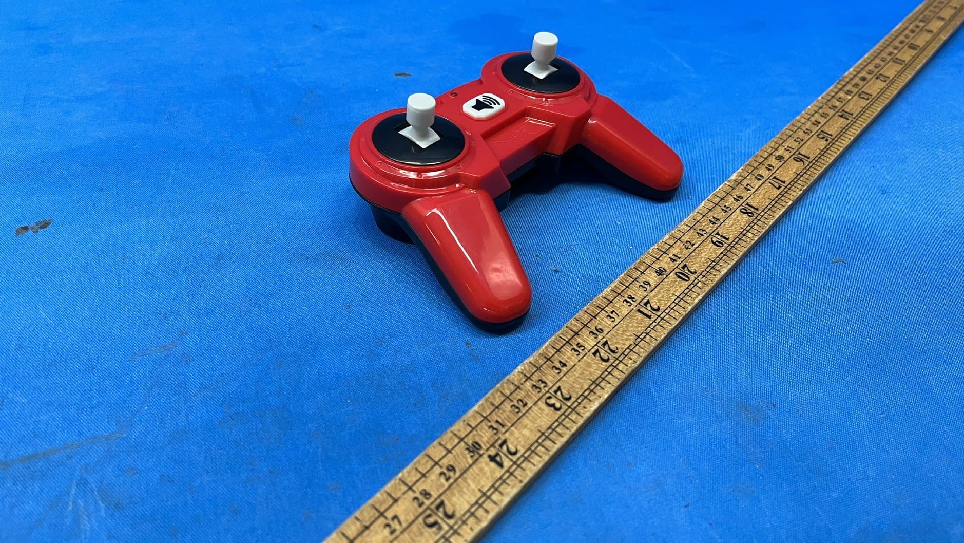 R/C Monster Truck - Waves (WH1265, WH1265Z), R/C Monster Truck - BLAZE (WH1267, WH1267Z) - FCC ID SLU22D24T13 - Maison Battat Inc.