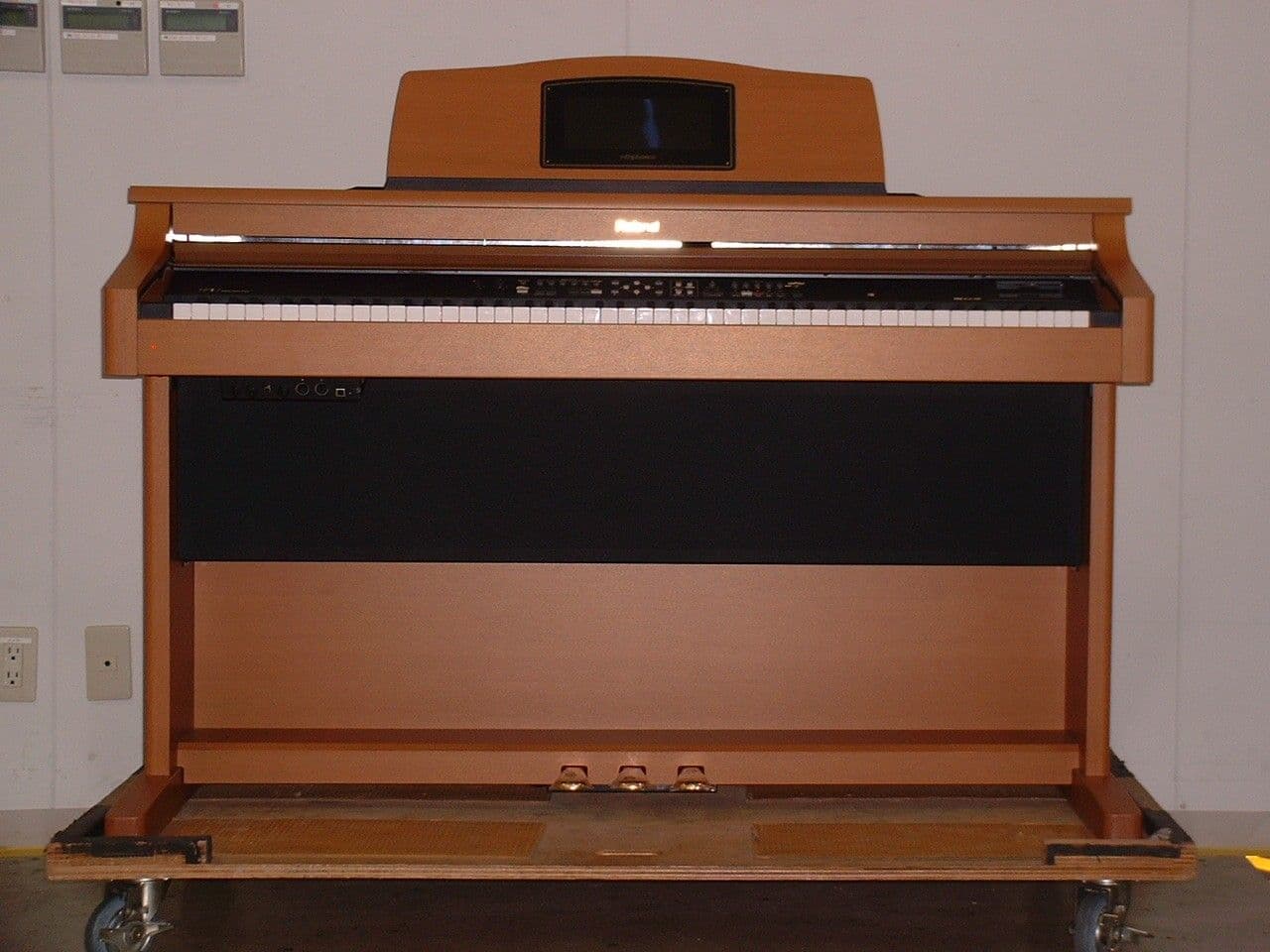 ELECTRONIC PIANO WITH USB PORT - FCC ID SOPHPI-7LE - Roland Corporation