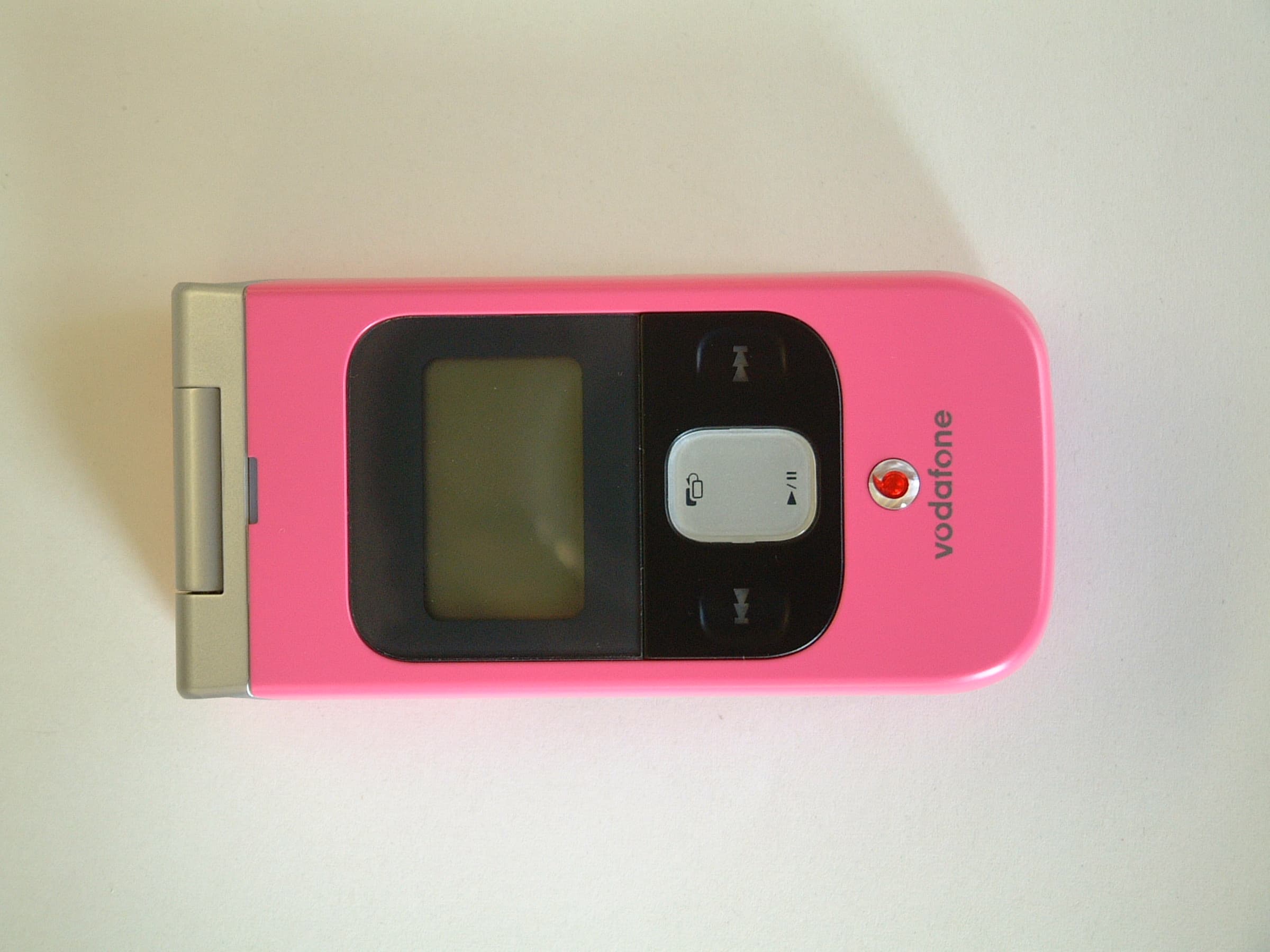 GSM 900/1800/1900/UMTS Mobile Phone with Bluetooth - FCC ID SP2-CC4-J01 - Toshiba Information Systems (UK) Ltd, Mobile Communications Division