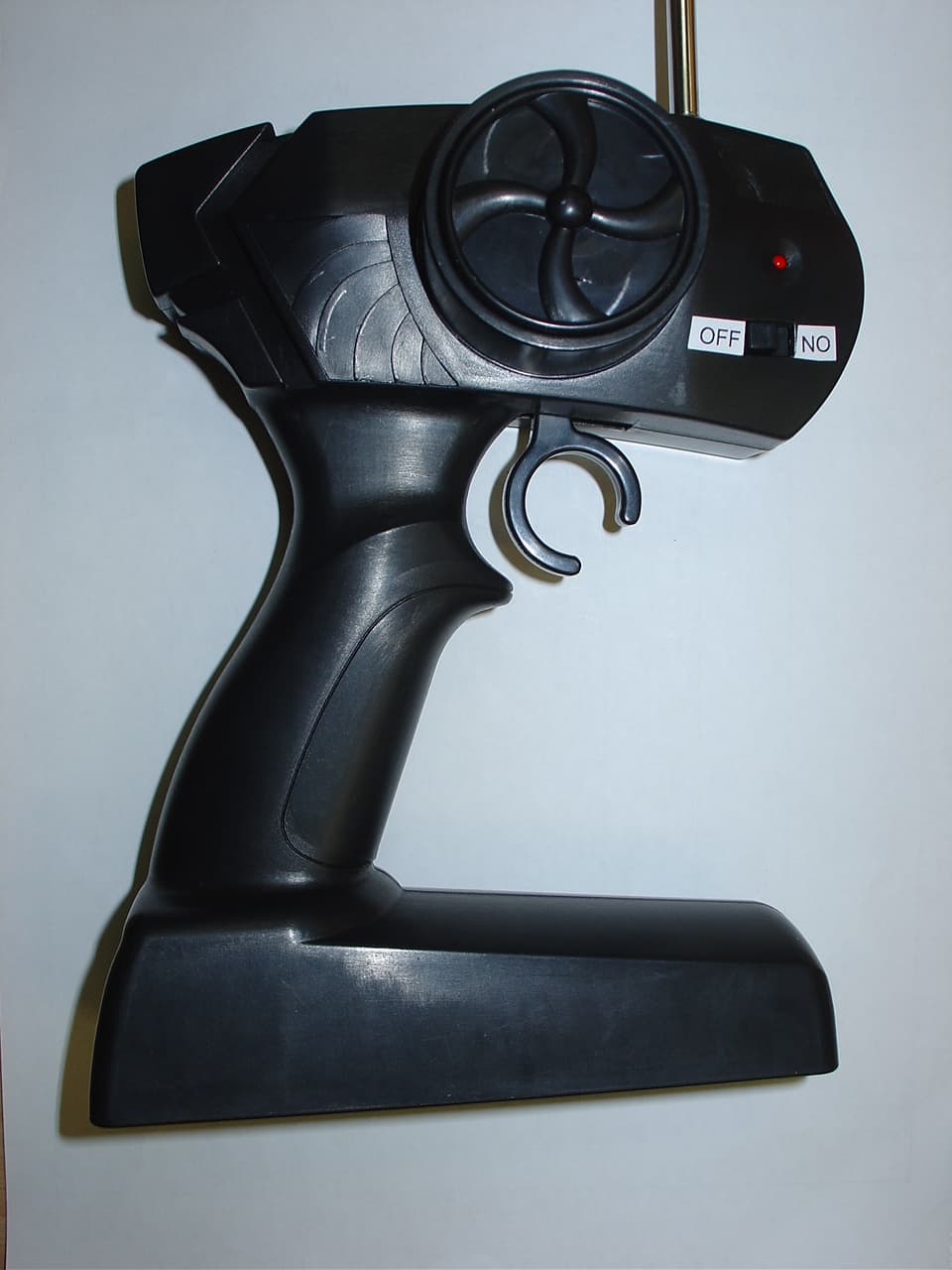 TOY REMOTE CONTROL TRANSMITTER - FCC ID SZ23150T27 - Planet Toys (HK) Ltd.