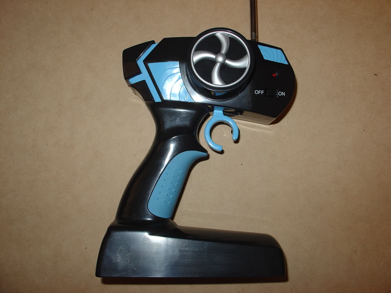 Remote Control Transmitter - FCC ID SZ23155T27 - Planet Toys (HK) Ltd.