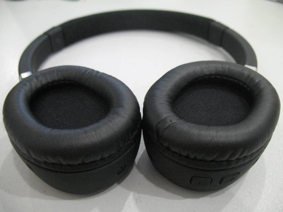 BLUETOOTH HEADSET - FCC ID TTC-BT-0300 - Fujikon Industrial Co., Ltd.