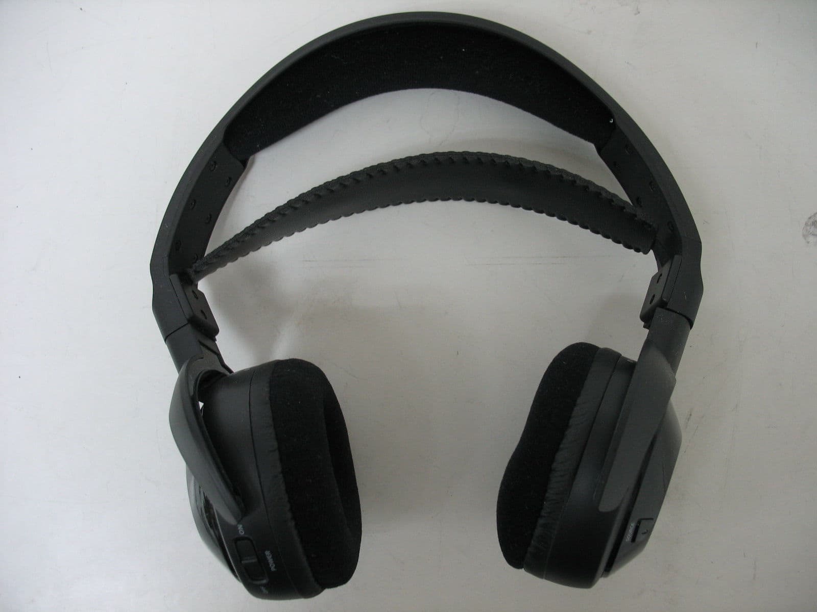 Rocketboost Wireless Stereo Headphones - FCC ID UZZRBWHP01RX - Beautiful Enterprise Co., Ltd.